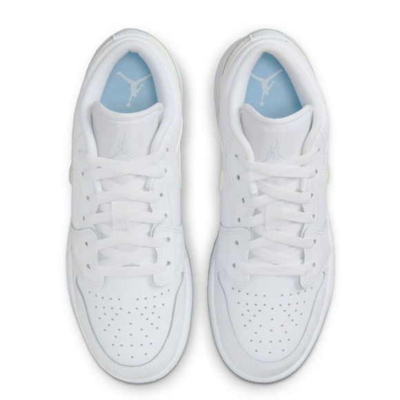 ****update; SOLD *** ✨ NIKE JORDAN GLITTER SWOOSH WHITE SPARKLE ✨ - Picture 5 of 16